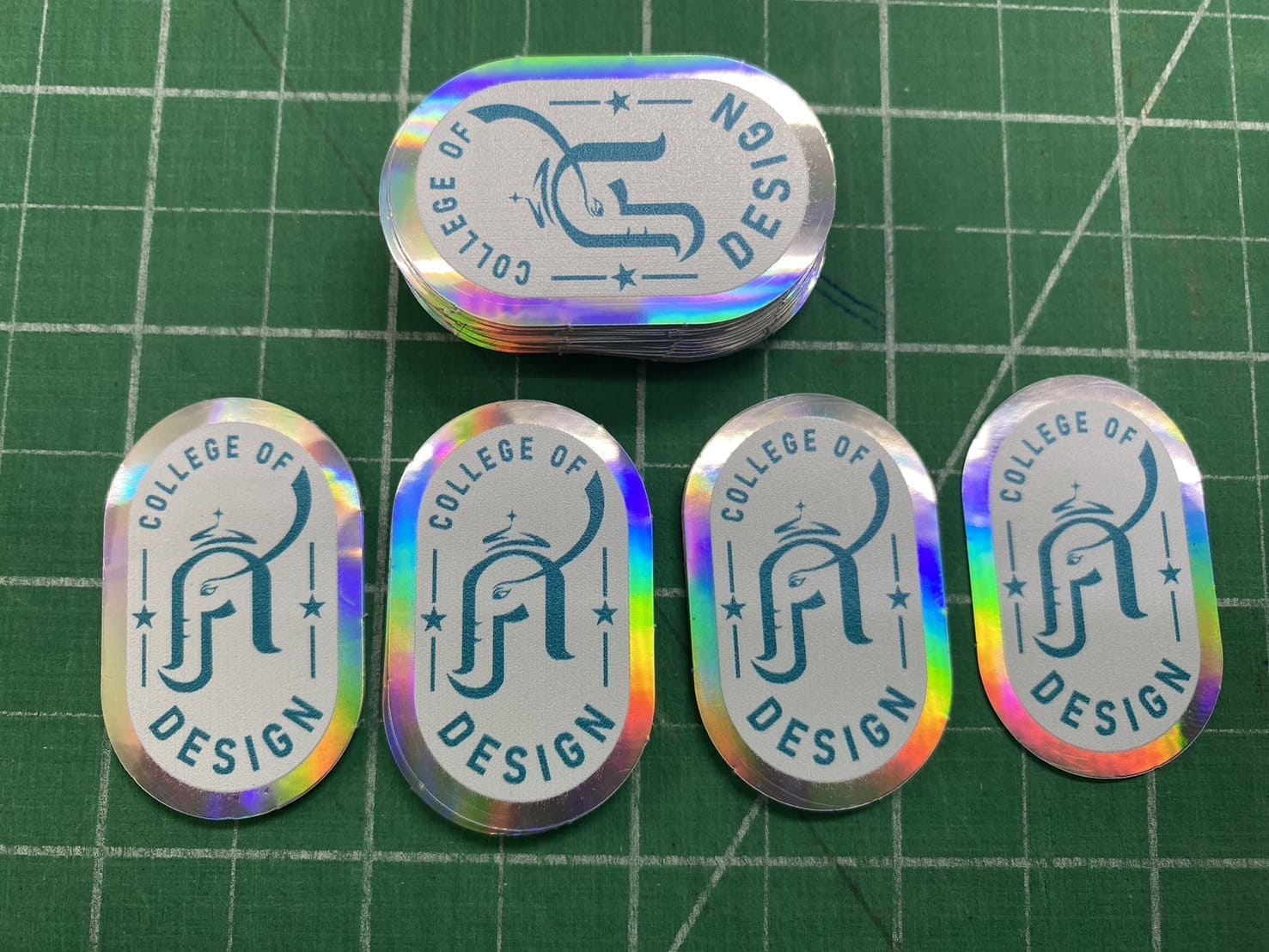 สติ๊กเกอร์โฮโลแกรมตามสั่งติดสินค้า