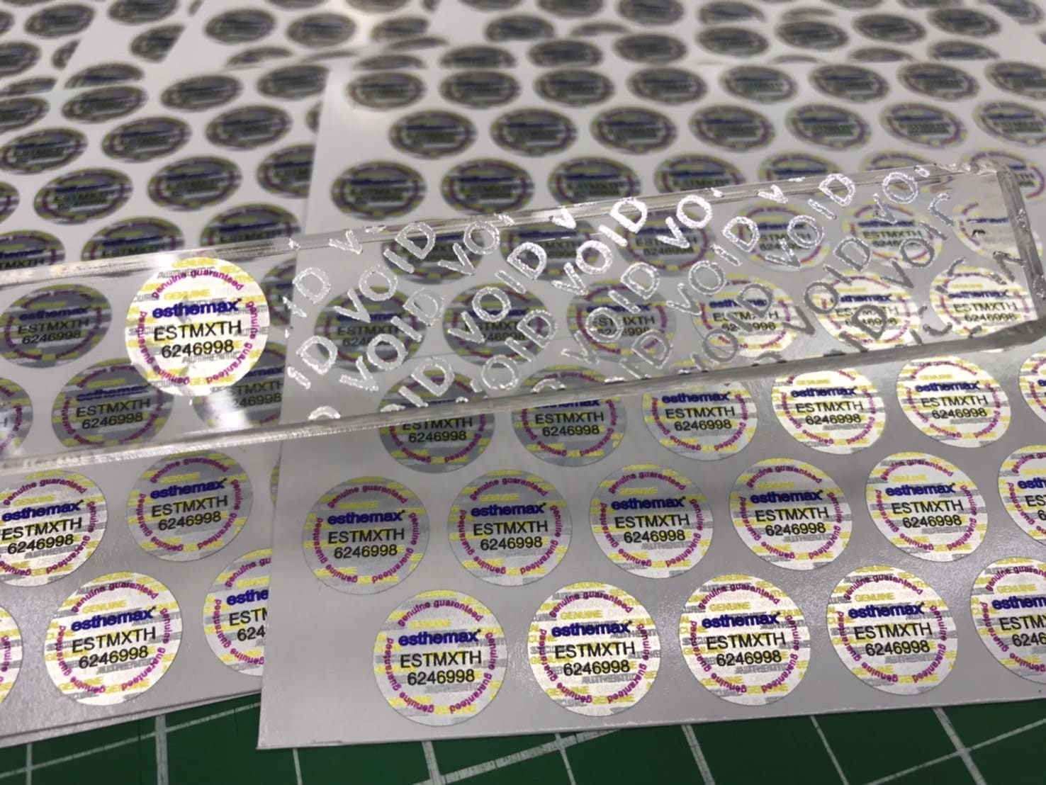 โรงพิมพ์สติ๊กเกอร์กันปลอมโฮโลแกรม