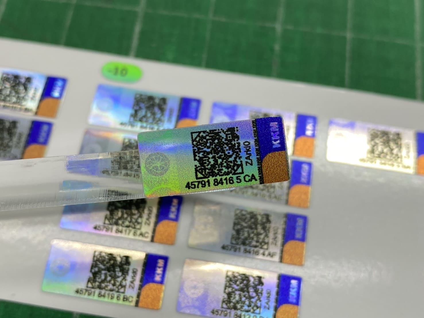 โรงพิมพ์สติ๊กเกอร์โฮโลแกรมติดสินค้า